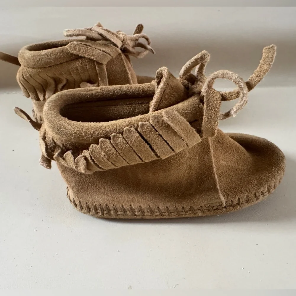 Minnetonka Boho Fringe Moccasin Boots Toddler Western Handmade Leather Size 5